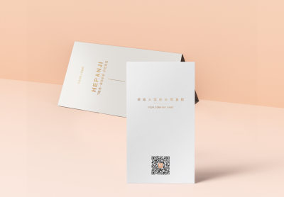 斜靠墙壁竖版名片站立效果贴图办公用品样机