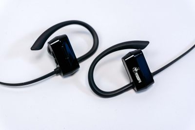 黑色户外运动挂耳式蓝牙样机