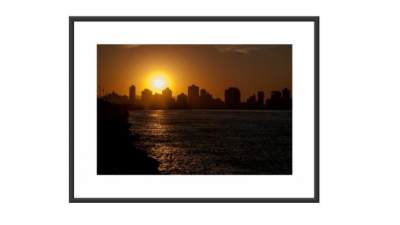 落日下的海边城市摄影作品挂画SU模型下载_sketchup草图大师SKP模型