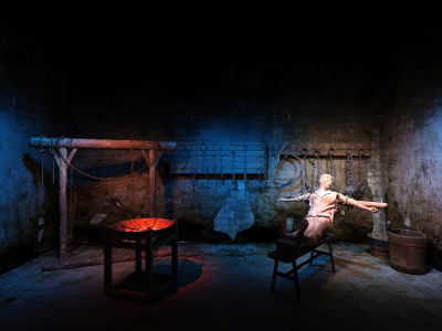 现代密室逃脱 刑房暗房 恐怖剧本杀 刑具犯人 民国监狱