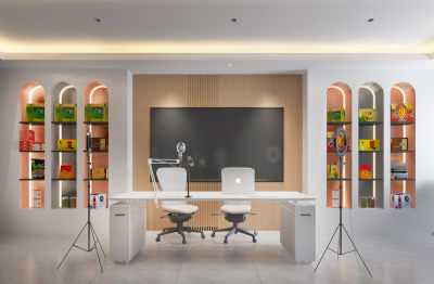 现代直播间 带货主播 直播设备 摄影棚 补光灯 灯具 摄像机